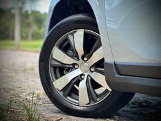Peugeot 2008 GRIFFE 1.6 2017 NEUMANN VEÍCULOS ARROIO DO MEIO / Carros no Vale