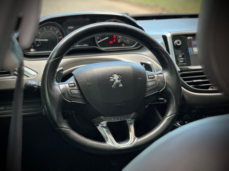 Peugeot 2008 GRIFFE 1.6 2017 NEUMANN VEÍCULOS ARROIO DO MEIO / Carros no Vale