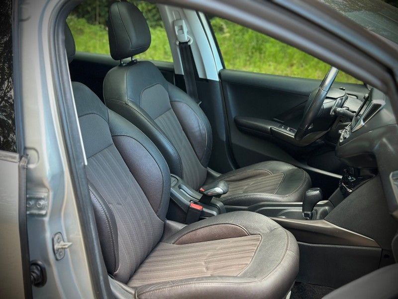 Peugeot 2008 GRIFFE 1.6 2017 NEUMANN VEÍCULOS ARROIO DO MEIO / Carros no Vale