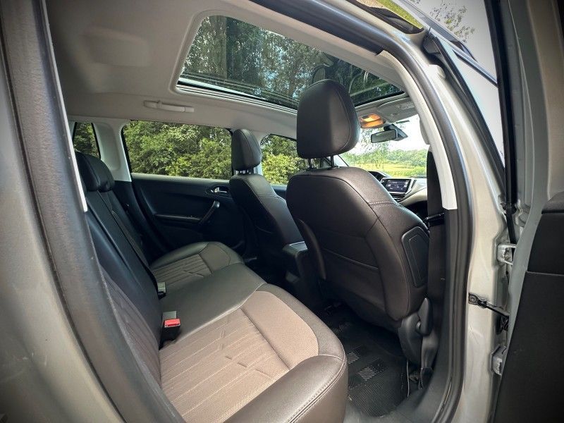 Peugeot 2008 GRIFFE 1.6 2017 NEUMANN VEÍCULOS ARROIO DO MEIO / Carros no Vale