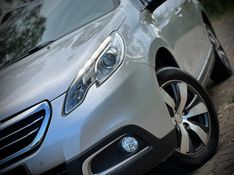 Peugeot 2008 GRIFFE 1.6 2017 NEUMANN VEÍCULOS ARROIO DO MEIO / Carros no Vale