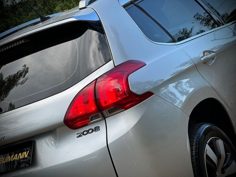 Peugeot 2008 GRIFFE 1.6 2017 NEUMANN VEÍCULOS ARROIO DO MEIO / Carros no Vale