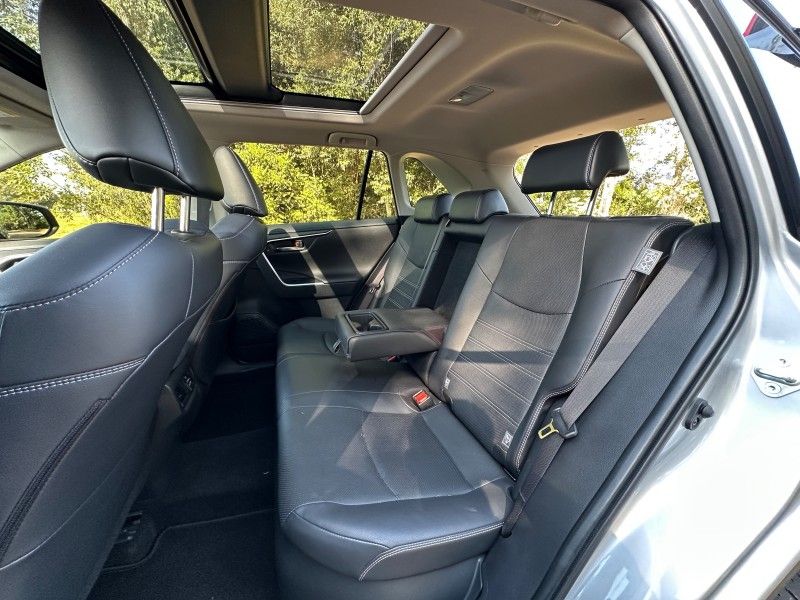 Toyota RAV 2.5 S HYBRID CONNECT 4X4 2019 NEUMANN VEÍCULOS ARROIO DO MEIO / Carros no Vale