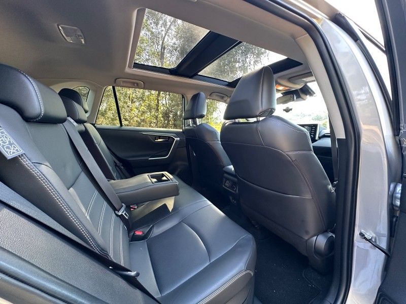 Toyota RAV 2.5 S HYBRID CONNECT 4X4 2019 NEUMANN VEÍCULOS ARROIO DO MEIO / Carros no Vale