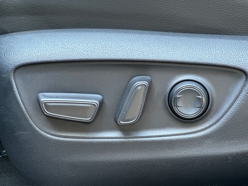 Toyota RAV 2.5 S HYBRID CONNECT 4X4 2019 NEUMANN VEÍCULOS ARROIO DO MEIO / Carros no Vale