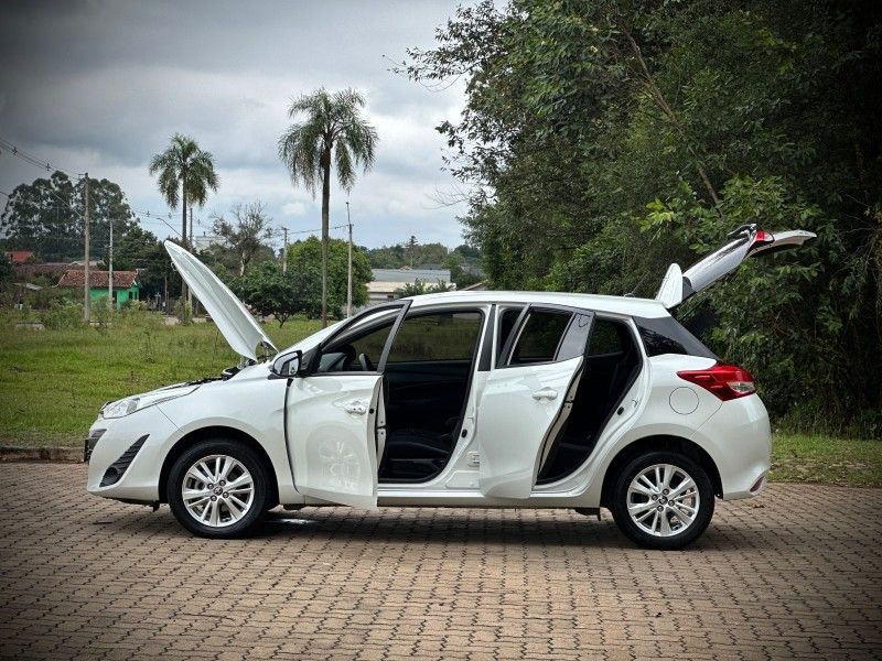 Toyota YARIS XL PLUS TECH 1.3 CVT 2019 NEUMANN VEÍCULOS ARROIO DO MEIO / Carros no Vale