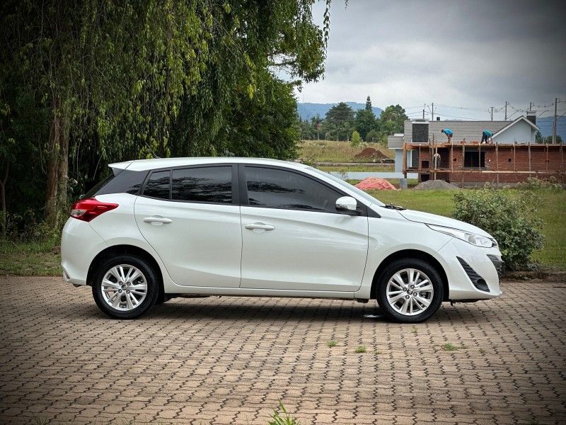 Toyota YARIS XL PLUS TECH 1.3 CVT 2019 NEUMANN VEÍCULOS ARROIO DO MEIO / Carros no Vale