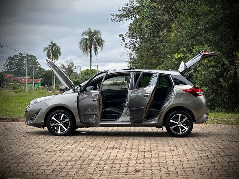 Toyota YARIS XLS CONNECT 1.5 2020 NEUMANN VEÍCULOS ARROIO DO MEIO / Carros no Vale
