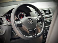 Volkswagen FOX COMFORTLINE 1.0 2017 NEUMANN VEÍCULOS ARROIO DO MEIO / Carros no Vale