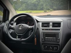 Volkswagen FOX COMFORTLINE 1.0 2017 NEUMANN VEÍCULOS ARROIO DO MEIO / Carros no Vale