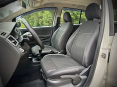 Volkswagen FOX COMFORTLINE 1.0 2017 NEUMANN VEÍCULOS ARROIO DO MEIO / Carros no Vale
