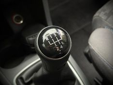 Volkswagen FOX COMFORTLINE 1.0 2017 NEUMANN VEÍCULOS ARROIO DO MEIO / Carros no Vale