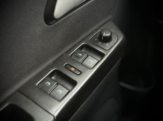 Volkswagen FOX COMFORTLINE 1.0 2017 NEUMANN VEÍCULOS ARROIO DO MEIO / Carros no Vale