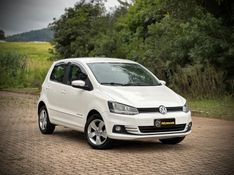Volkswagen FOX COMFORTLINE 1.0 2017 NEUMANN VEÍCULOS ARROIO DO MEIO / Carros no Vale