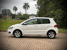 Volkswagen FOX COMFORTLINE 1.0 2017 NEUMANN VEÍCULOS ARROIO DO MEIO / Carros no Vale
