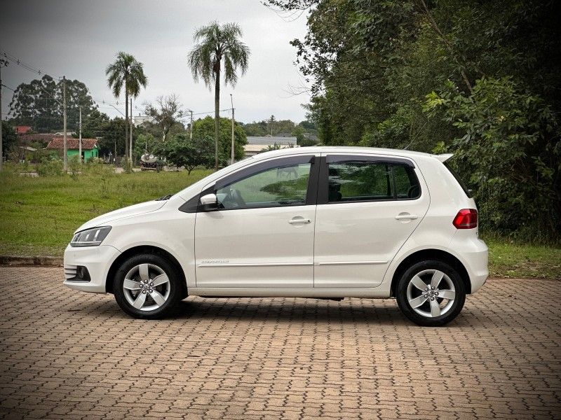 Volkswagen FOX COMFORTLINE 1.0 2017 NEUMANN VEÍCULOS ARROIO DO MEIO / Carros no Vale