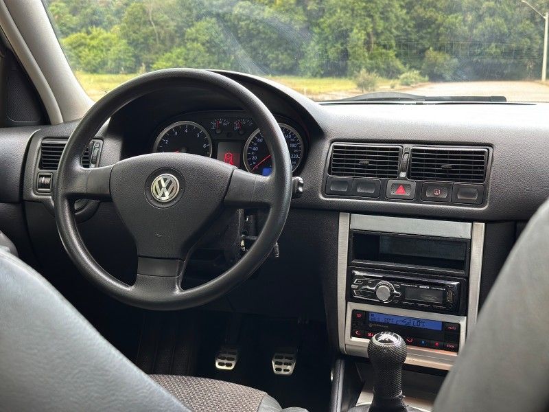 Volkswagen GOLF SPORTLINE 1.6 2010 NEUMANN VEÍCULOS ARROIO DO MEIO / Carros no Vale