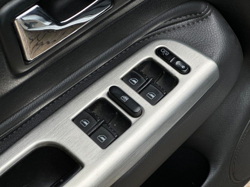 Volkswagen GOLF SPORTLINE 1.6 2010 NEUMANN VEÍCULOS ARROIO DO MEIO / Carros no Vale