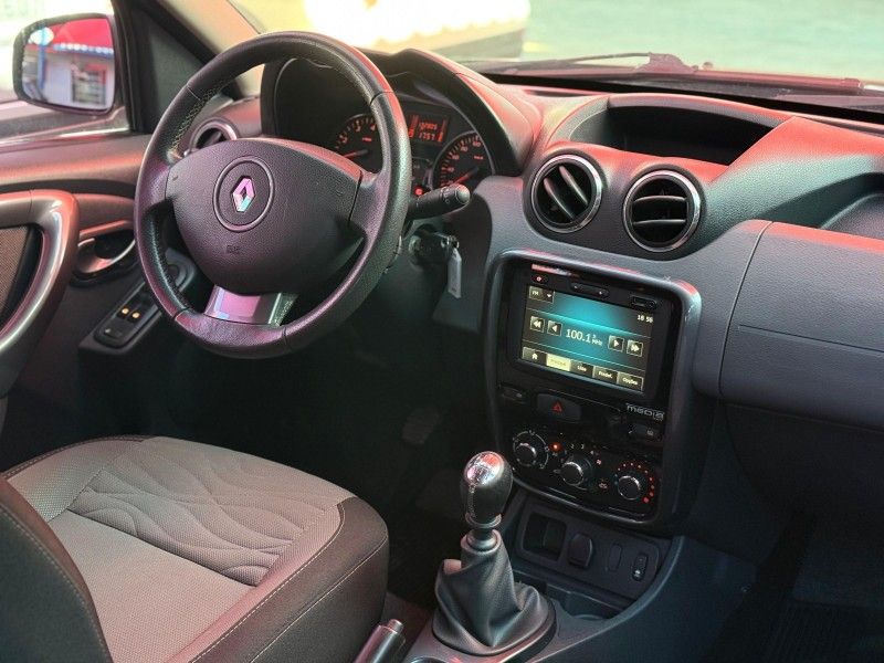 Renault DUSTER TECH ROAD 2.0 2014 FERREIRA VEÍCULOS VENÂNCIO AIRES / Carros no Vale