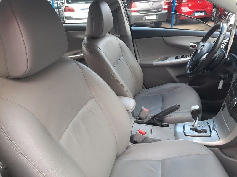 Toyota COROLLA XEi 2.0 2013 FERREIRA VEÍCULOS VENÂNCIO AIRES / Carros no Vale