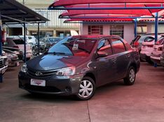 Toyota ETIOS SEDAN XS 1.5 2016 FERREIRA VEÍCULOS VENÂNCIO AIRES / Carros no Vale
