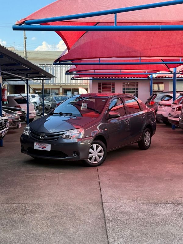 Toyota ETIOS SEDAN XS 1.5 2016 FERREIRA VEÍCULOS VENÂNCIO AIRES / Carros no Vale