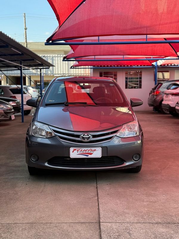 Toyota ETIOS SEDAN XS 1.5 2016 FERREIRA VEÍCULOS VENÂNCIO AIRES / Carros no Vale