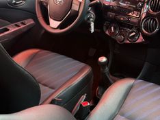 Toyota ETIOS SEDAN XS 1.5 2016 FERREIRA VEÍCULOS VENÂNCIO AIRES / Carros no Vale