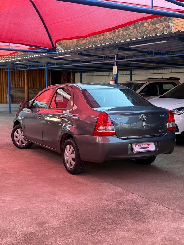 Toyota ETIOS SEDAN XS 1.5 2016 FERREIRA VEÍCULOS VENÂNCIO AIRES / Carros no Vale