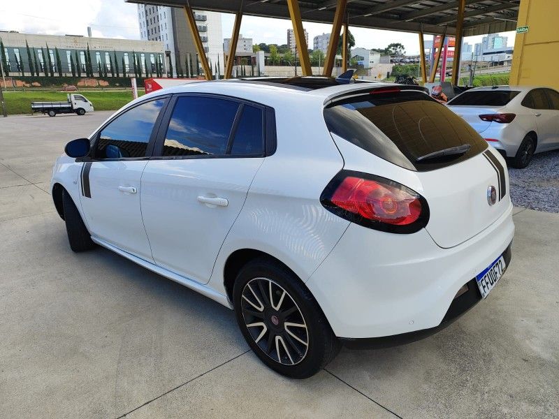 FIAT BRAVO 1.8 SPORTING 16V AUTOMATIZADO 2013/2014 HUBNER MULTIMARCAS FARROUPILHA / Carros no Vale