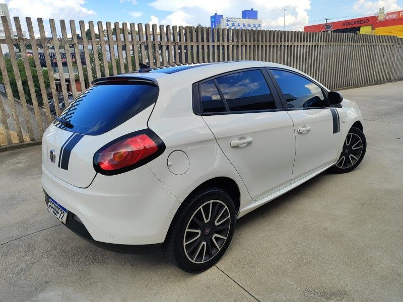 FIAT BRAVO 1.8 SPORTING 16V AUTOMATIZADO 2013/2014 HUBNER MULTIMARCAS FARROUPILHA / Carros no Vale