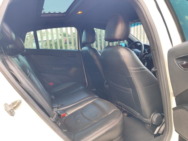 FIAT BRAVO 1.8 SPORTING 16V AUTOMATIZADO 2013/2014 HUBNER MULTIMARCAS FARROUPILHA / Carros no Vale