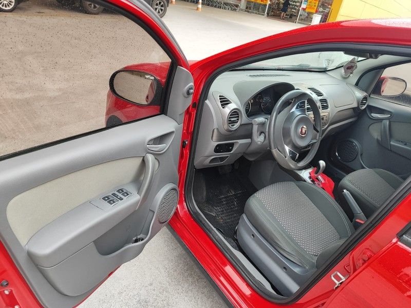 FIAT GRAND SIENA 1.6 MPI ESSENCE SUBLIME 16V AUTOMATIZADO 2015/2016 HUBNER MULTIMARCAS FARROUPILHA / Carros no Vale FIAT GRAND SIENA 1.6 MPI ESSENCE SUBLIME 16V AUTOMATIZADO 2015/2016 HUBNER MULTIMARCAS FARROUPILHA / Carros no Vale