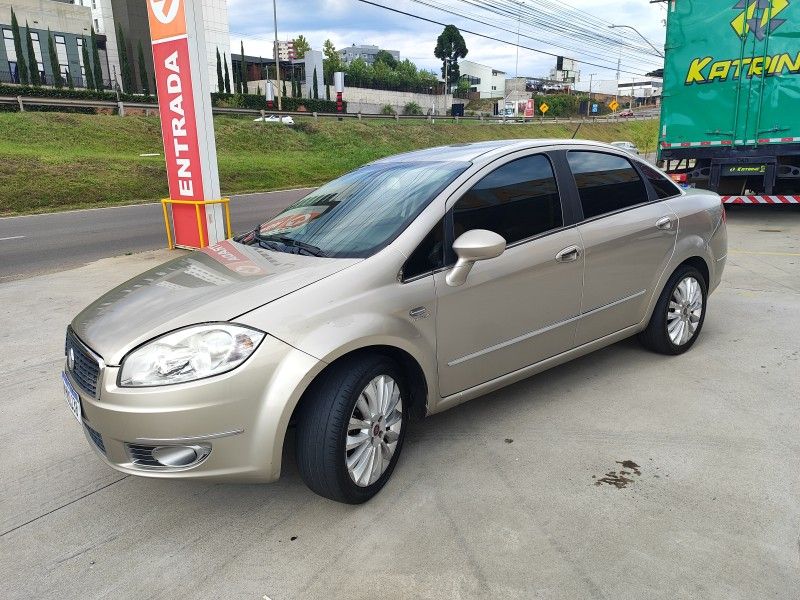 FIAT LINEA 1.8 ABSOLUTE 16V AUTOMATIZADO 2010/2011 HUBNER MULTIMARCAS FARROUPILHA / Carros no Vale FIAT LINEA 1.8 ABSOLUTE 16V AUTOMATIZADO 2010/2011 HUBNER MULTIMARCAS FARROUPILHA / Carros no Vale