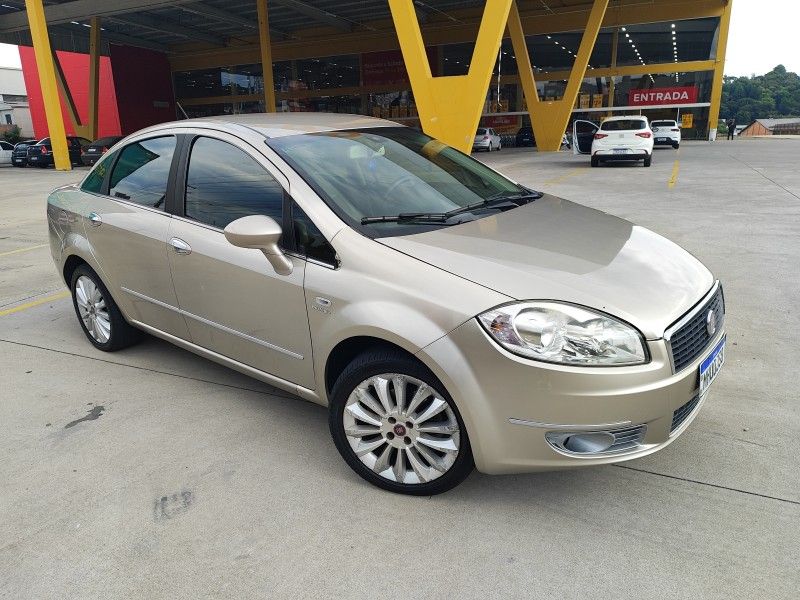 FIAT LINEA 1.9 MPI ABSOLUTE 16V AUTOMATIZADO 2010/2011 HUBNER MULTIMARCAS FARROUPILHA / Carros no Vale