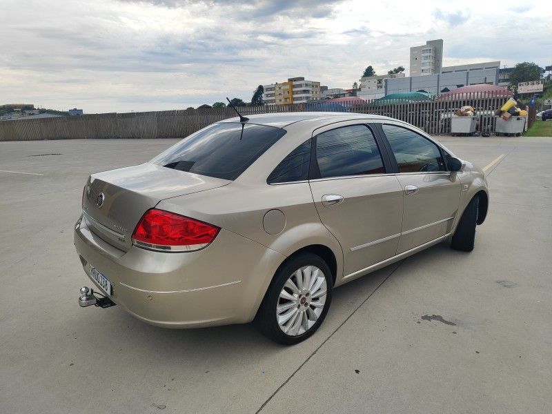 FIAT LINEA 1.9 MPI ABSOLUTE 16V AUTOMATIZADO 2010/2011 HUBNER MULTIMARCAS FARROUPILHA / Carros no Vale