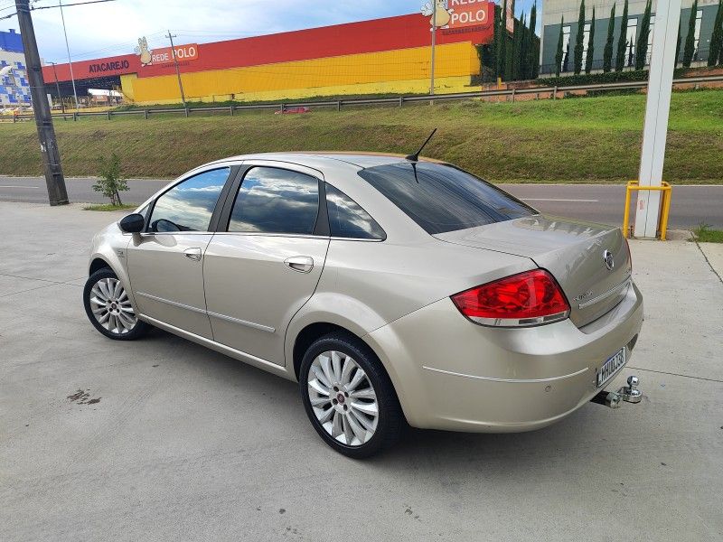 FIAT LINEA 1.9 MPI ABSOLUTE 16V AUTOMATIZADO 2010/2011 HUBNER MULTIMARCAS FARROUPILHA / Carros no Vale