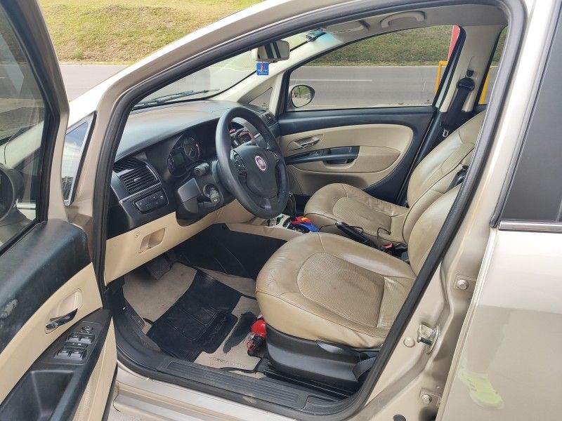 FIAT LINEA 1.9 MPI ABSOLUTE 16V AUTOMATIZADO 2010/2011 HUBNER MULTIMARCAS FARROUPILHA / Carros no Vale