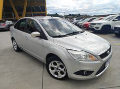 FORD FOCUS 2.0 16V 2013/2013 HUBNER MULTIMARCAS FARROUPILHA / Carros no Vale