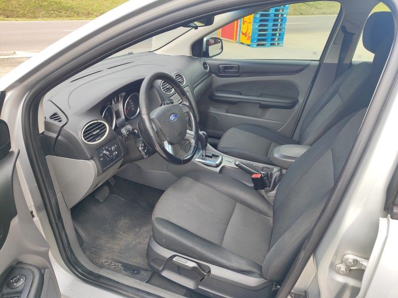 FORD FOCUS 2.0 16V 2013/2013 HUBNER MULTIMARCAS FARROUPILHA / Carros no Vale