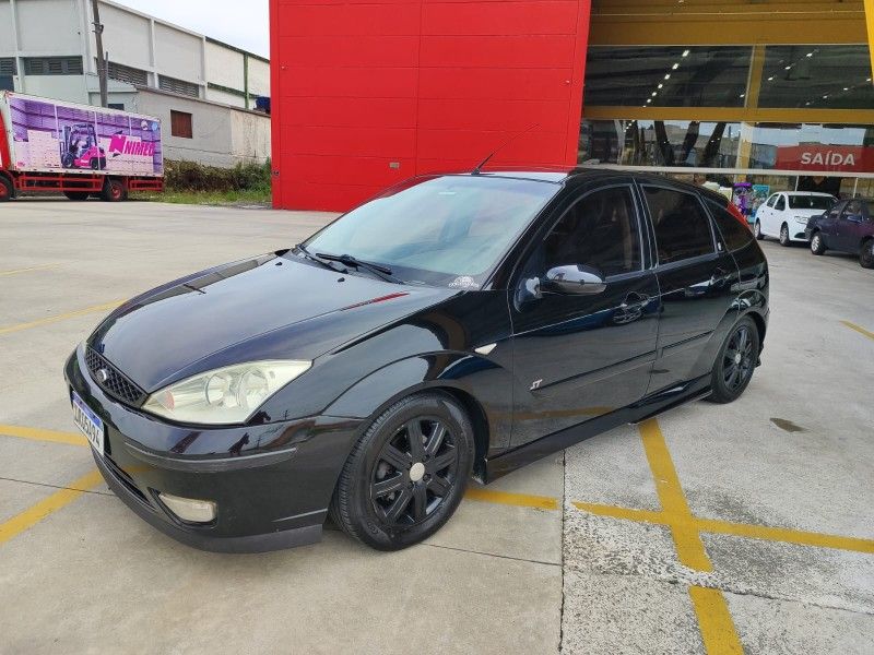 FORD FOCUS 2.0 GHIA 16V 2005/2006 HUBNER MULTIMARCAS FARROUPILHA / Carros no Vale