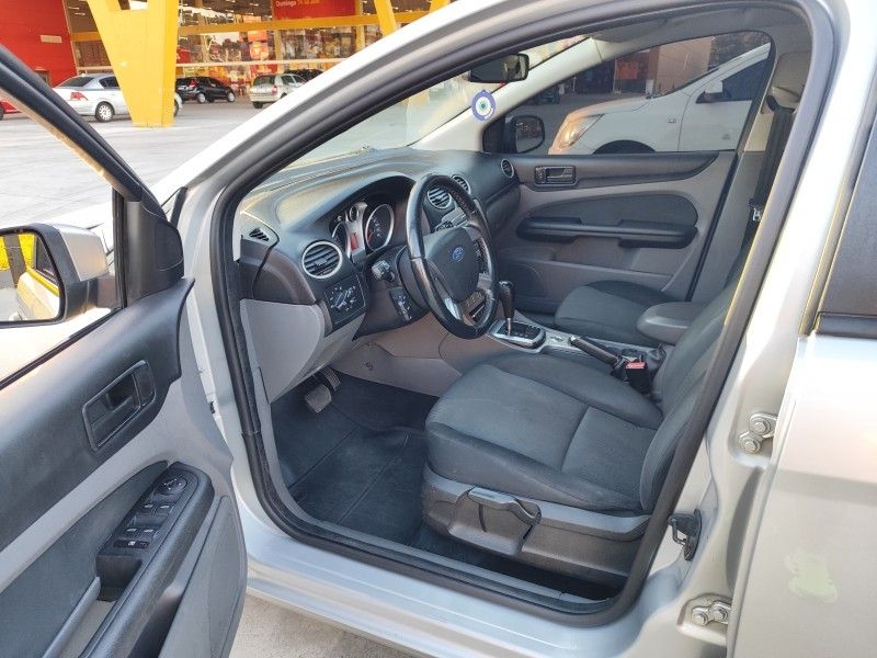 FORD FOCUS 2.0 GLX 16V 2011/2011 HUBNER MULTIMARCAS FARROUPILHA / Carros no Vale