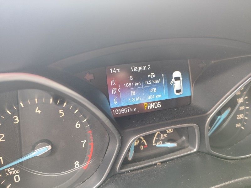 FORD FOCUS 2.0 SE SEDAN 16V 2017/2018 HUBNER MULTIMARCAS FARROUPILHA / Carros no Vale