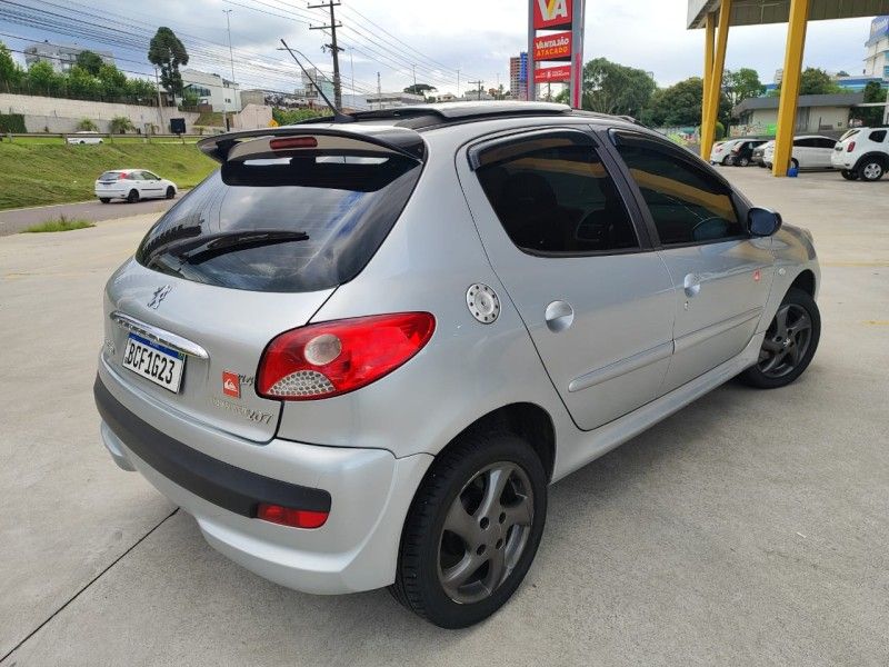 PEUGEOT 207 1.4 QUIKSILVER 8V 2009/2010 HUBNER MULTIMARCAS FARROUPILHA / Carros no Vale