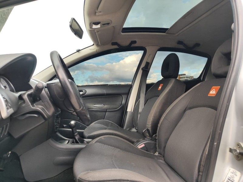 PEUGEOT 207 1.4 QUIKSILVER 8V 2009/2010 HUBNER MULTIMARCAS FARROUPILHA / Carros no Vale