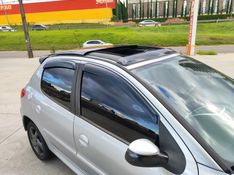 PEUGEOT 207 1.4 QUIKSILVER 8V 2009/2010 HUBNER MULTIMARCAS FARROUPILHA / Carros no Vale