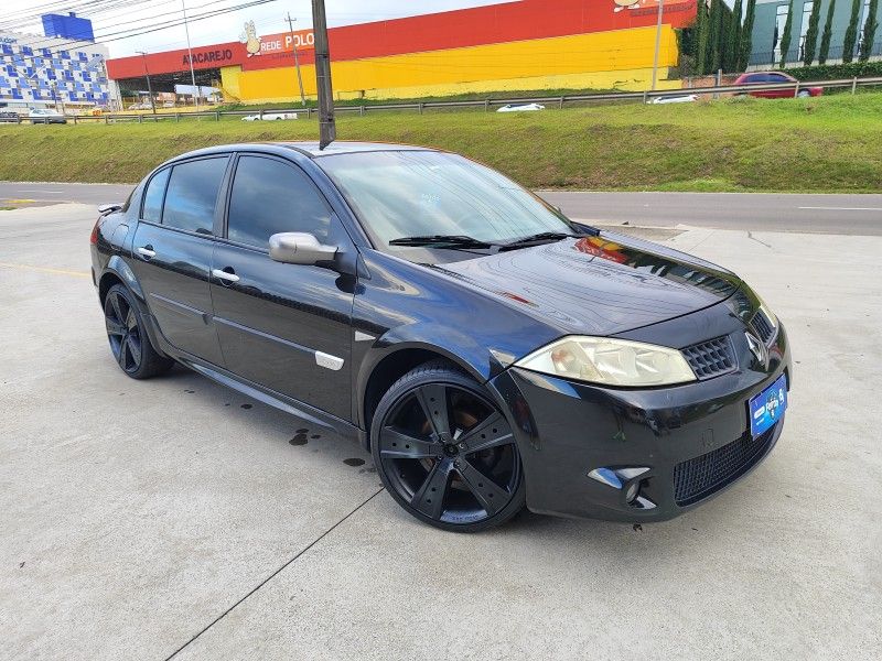 RENAULT MÉGANE 2.0 EXTREME SEDAN 16V 2009/2010 HUBNER MULTIMARCAS FARROUPILHA / Carros no Vale