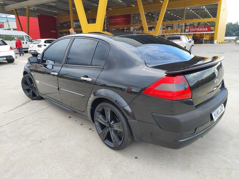 RENAULT MÉGANE 2.0 EXTREME SEDAN 16V 2009/2010 HUBNER MULTIMARCAS FARROUPILHA / Carros no Vale