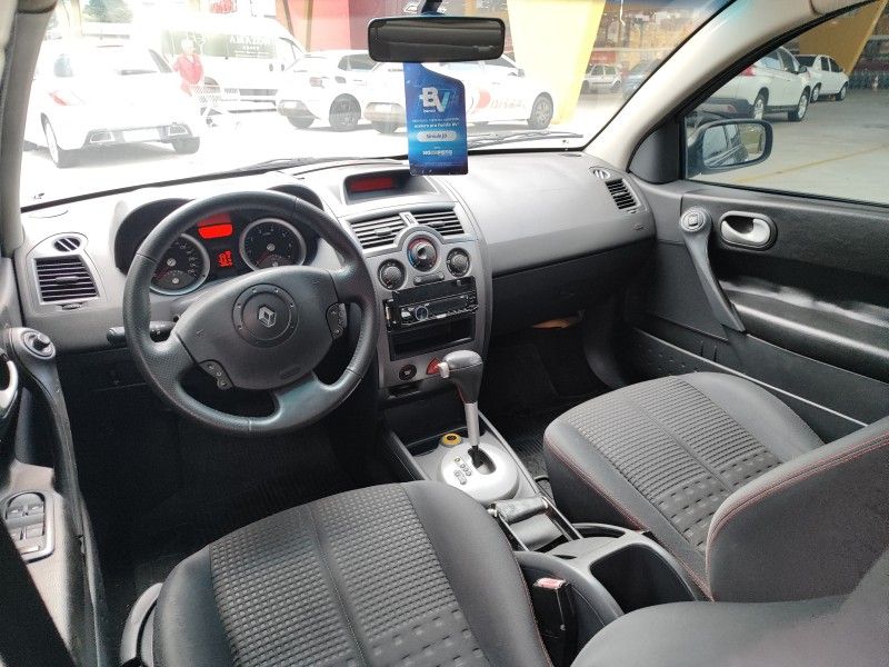 RENAULT MÉGANE 2.0 EXTREME SEDAN 16V 2009/2010 HUBNER MULTIMARCAS FARROUPILHA / Carros no Vale