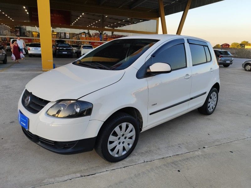 VOLKSWAGEN FOX 1.0 MI ROUTE 8V 2009/2009 HUBNER MULTIMARCAS FARROUPILHA / Carros no Vale